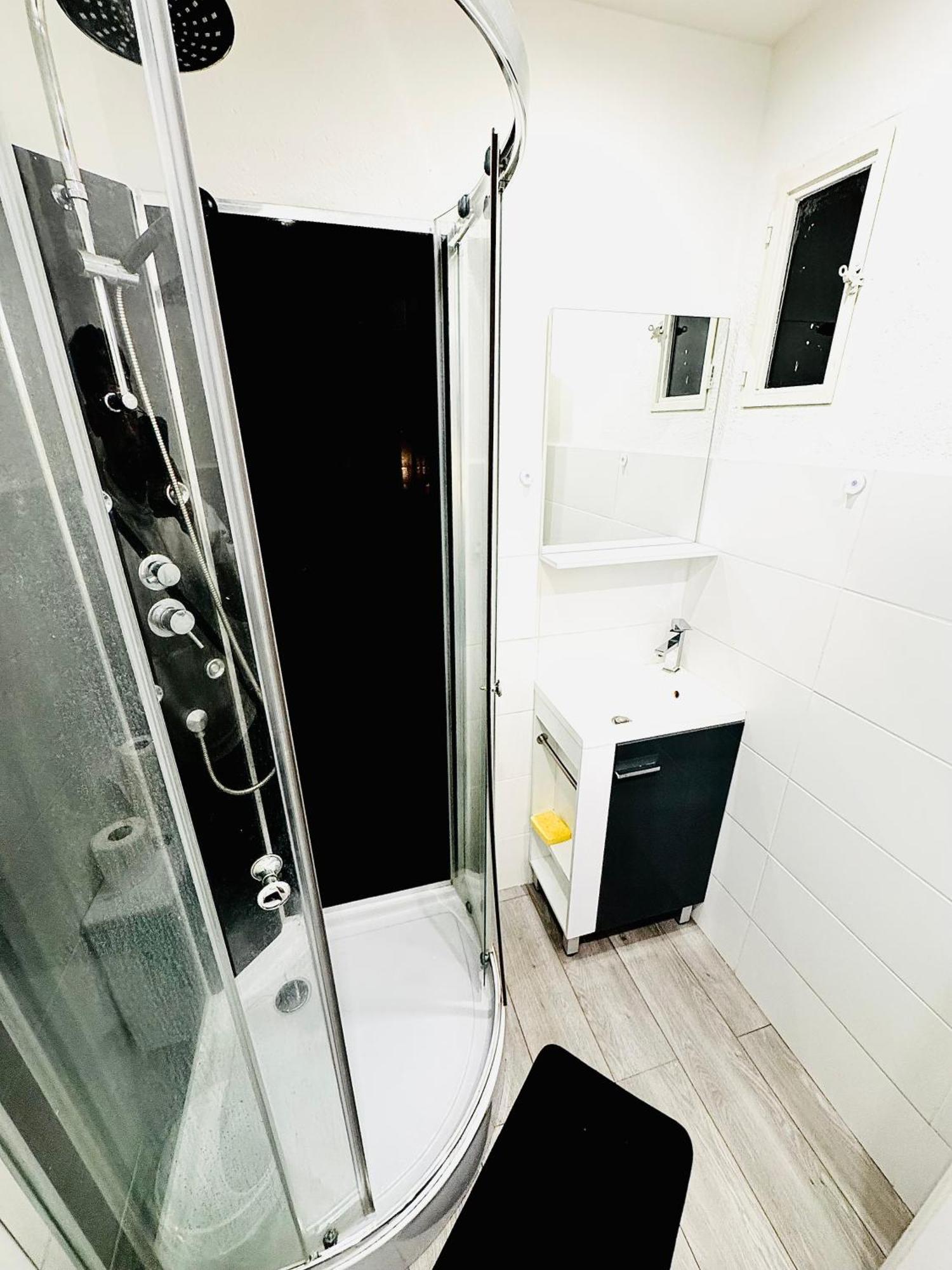 Worldroom Chambre Privee Avec Espace Commun Perpignan Zewnętrze zdjęcie